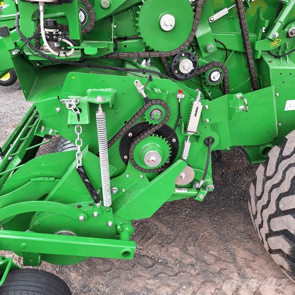 John Deere V461M 圆捆打捆机