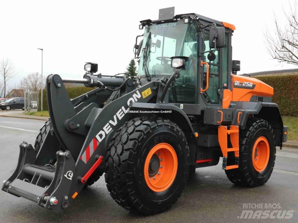 Develon DL 250-7 轮式装载机