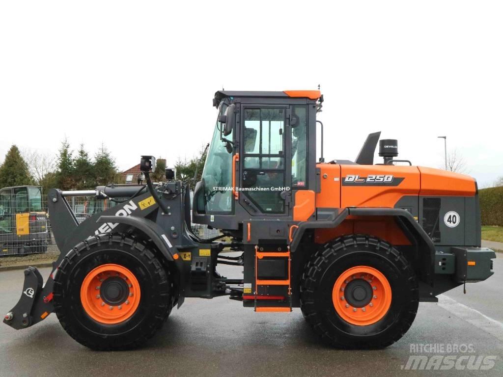 Develon DL 250-7 轮式装载机