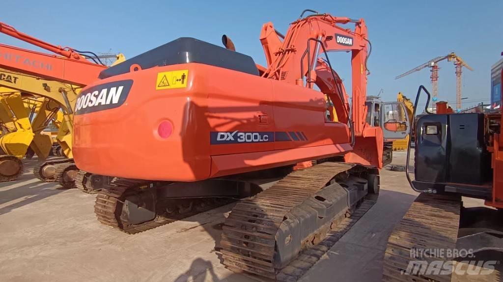 Doosan DX 300 LC 履带挖掘机
