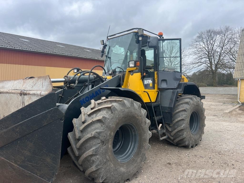 Komatsu WA 320-5 轮式装载机