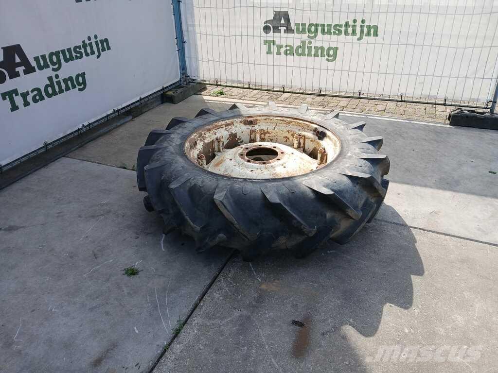 Renault 781-4 拖拉机/农用车