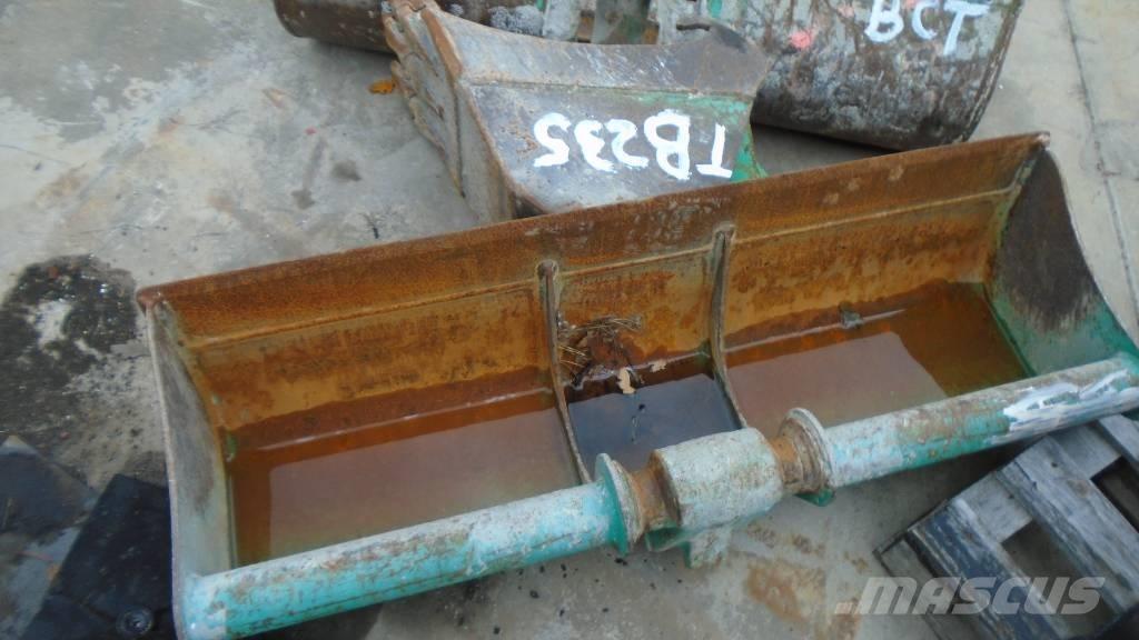 Takeuchi TB 235 小型挖掘机