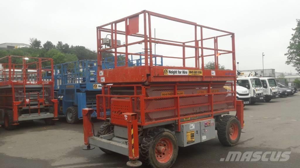 SkyJack SJ 7135 RT 剪叉式升降机