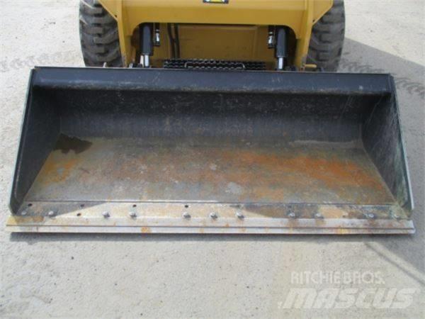 CAT 236 D 滑移装载机