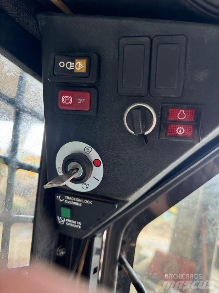 Bobcat S 70 滑移装载机