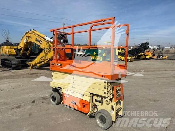 JLG 2632ES 剪叉式升降机