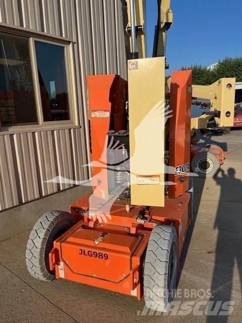 JLG E300AJP 曲臂高空工作平台