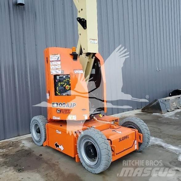JLG E300AJP 曲臂高空工作平台