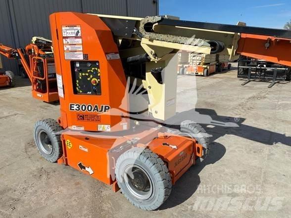 JLG E300AJP 曲臂高空工作平台
