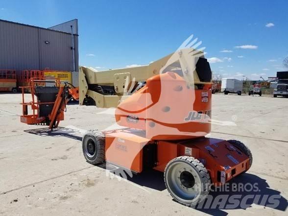JLG E400AJPN 曲臂高空工作平台