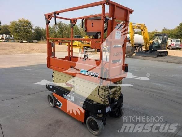 JLG ES1932 剪叉式升降机