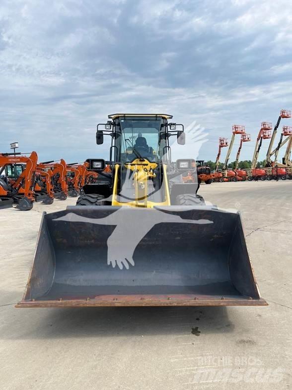 Komatsu WA270 轮式装载机