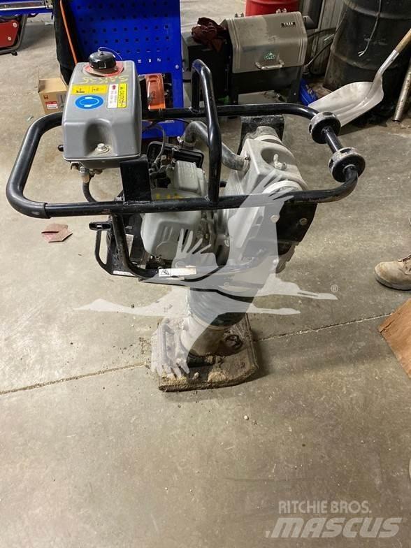 Sakai RS65 拖式振动压路机