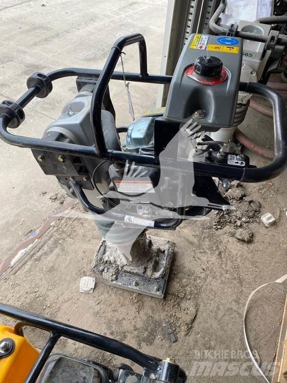 Sakai RS65 拖式振动压路机