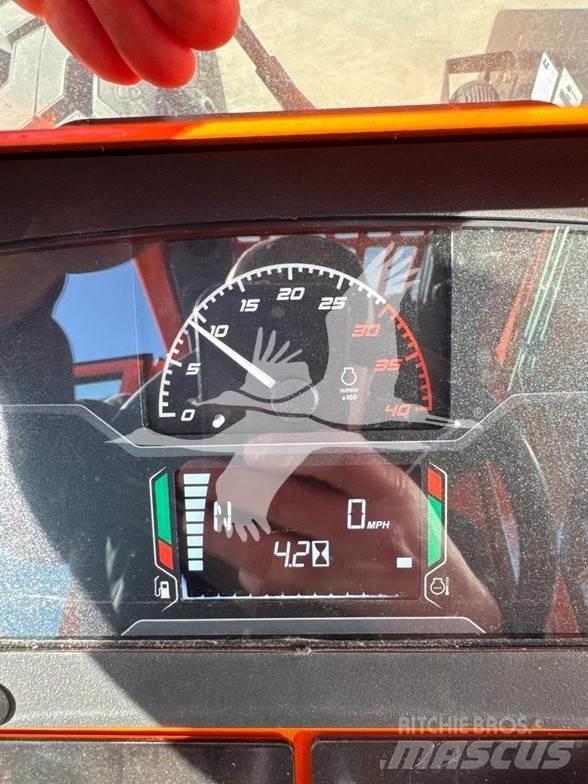 SkyTrak 8042 伸缩臂叉装车|叉装车