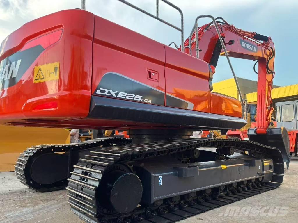 Doosan DX 225 LC 履带挖掘机