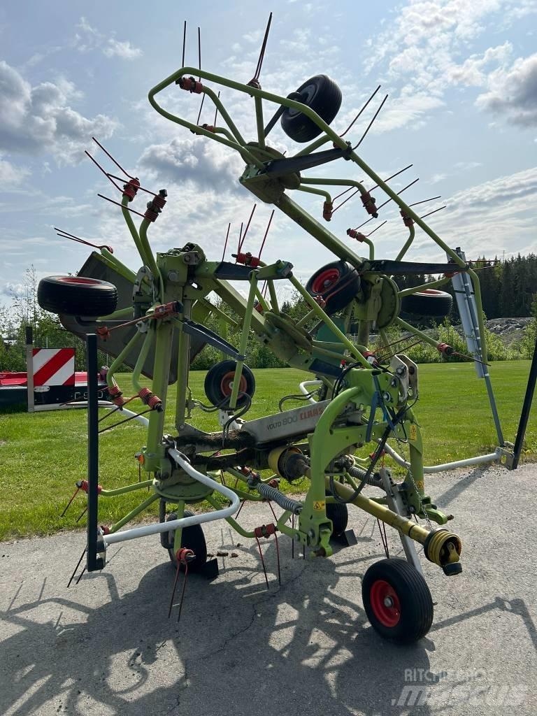 CLAAS Volto 800 犁耙和摊草机