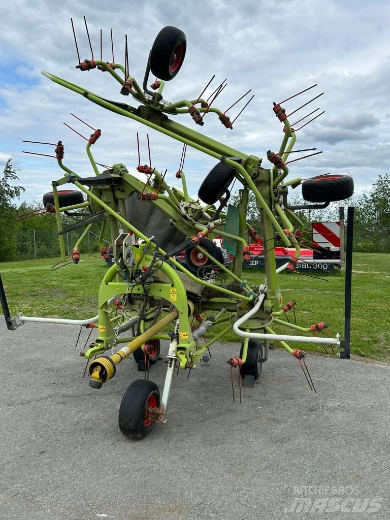 CLAAS Volto 800 犁耙和摊草机