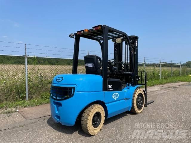 EP EFL302 | 3T | LI-ION 电动叉车