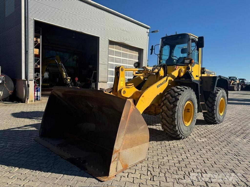 Komatsu WA 320-3H 轮式装载机