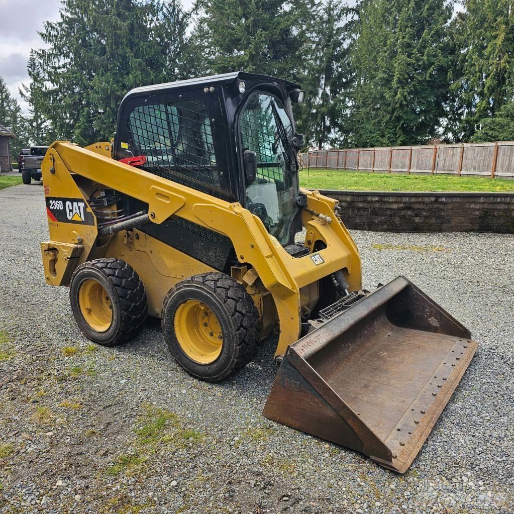 CAT 236D 滑移装载机