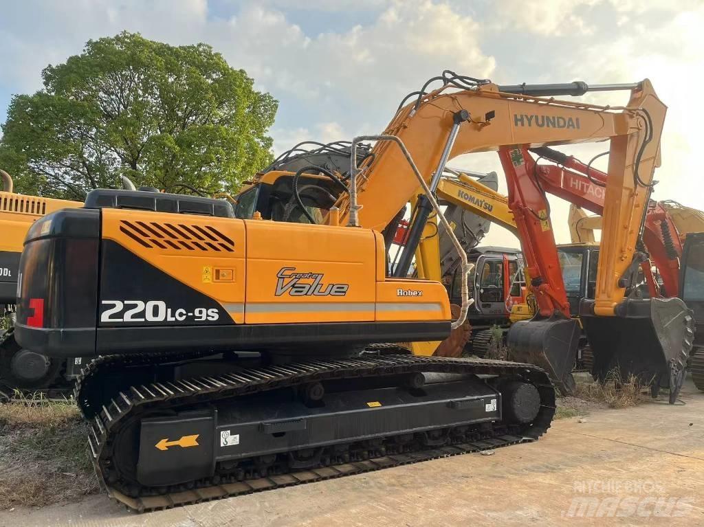 Hyundai R220LC-9S 轮式挖掘机