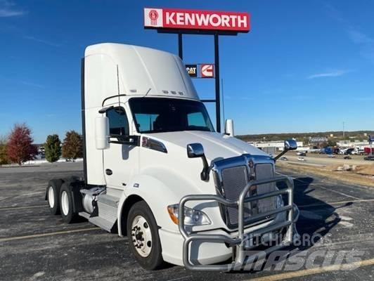 Kenworth T 680 牵引车