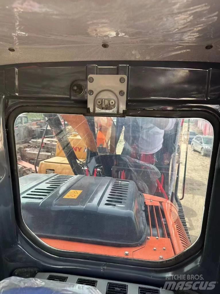 Hitachi 130 履带挖掘机