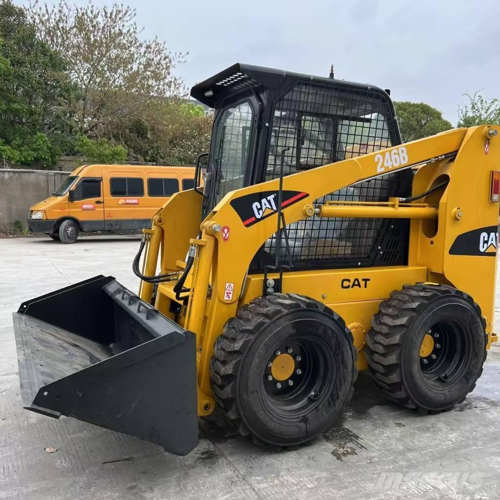 CAT 246 B 小型装载机