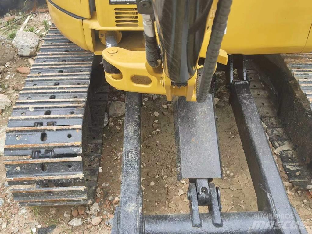 CAT 303 小型挖掘机