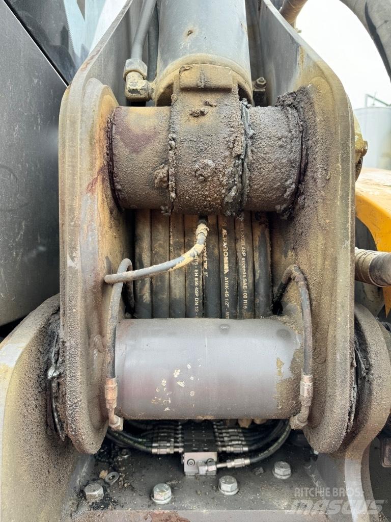 Mecalac 12 MTX 轮式挖掘机
