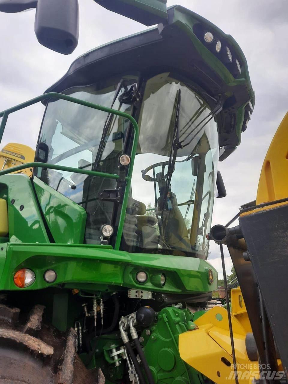 John Deere 8200 i 自走式青贮饲料收割机