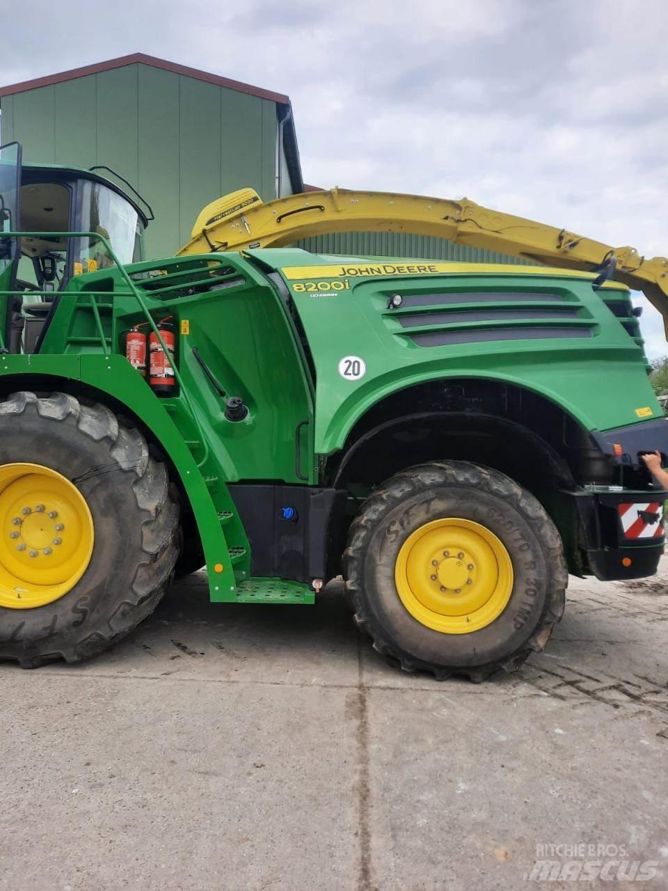 John Deere 8200 i 自走式青贮饲料收割机