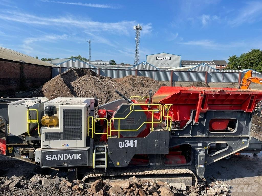 Sandvik QJ 341 移动式破碎机