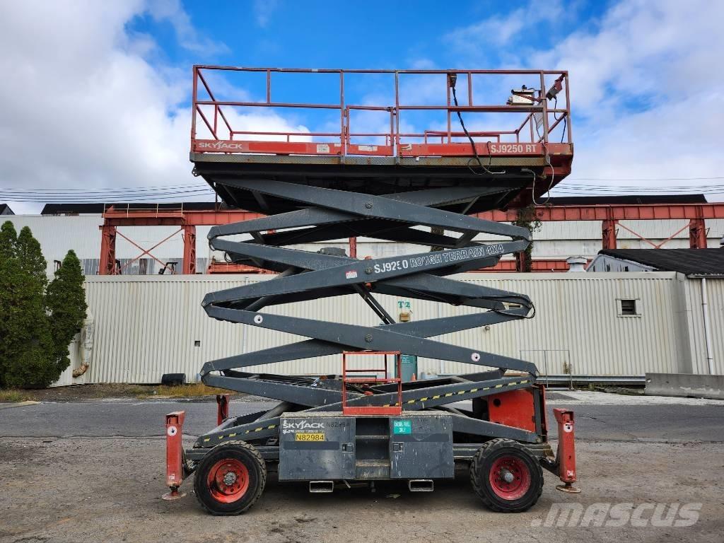 SkyJack SJ 9250 RT 剪叉式升降机