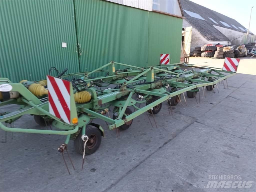 Krone KW1302/12T 犁耙和摊草机