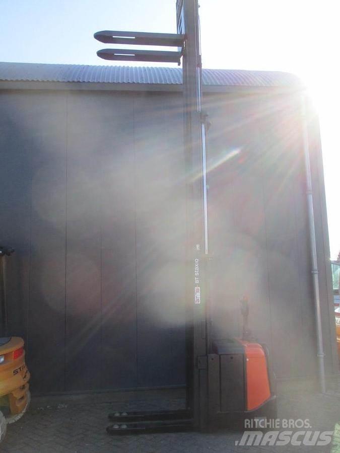 BT SPE 160L 手推堆垛车