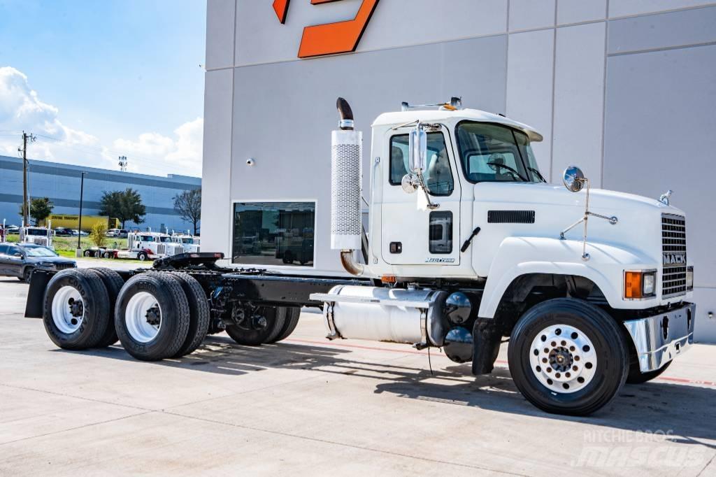 Mack CHN 613 牵引车