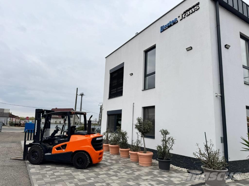 Doosan D 50,  130üó!!! 5t 柴油叉车