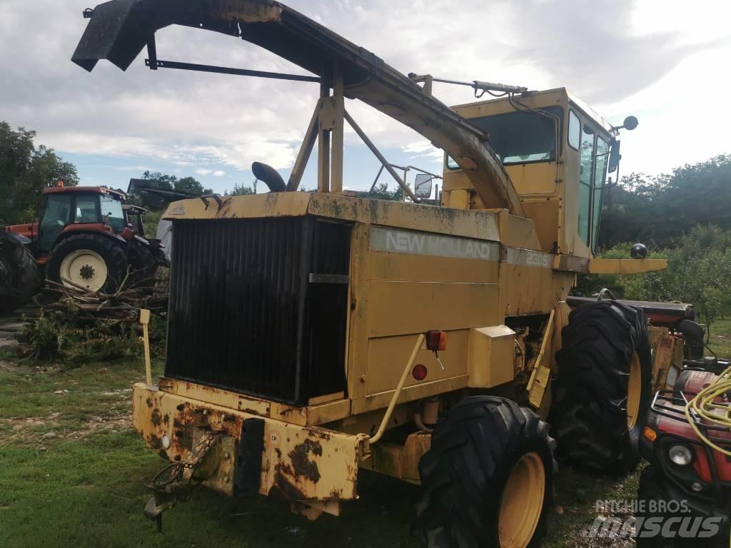 New Holland 2305 自走式青贮饲料收割机