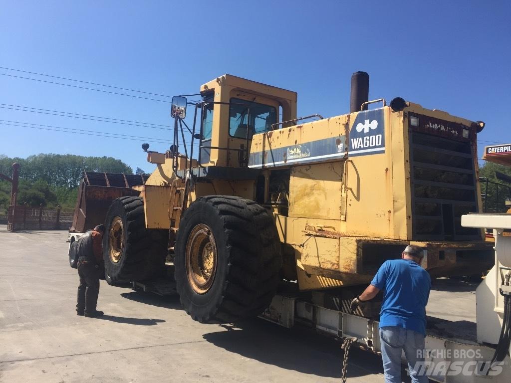 Komatsu WA600-1 轮式装载机