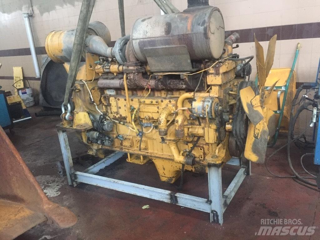Komatsu WA600-1 轮式装载机