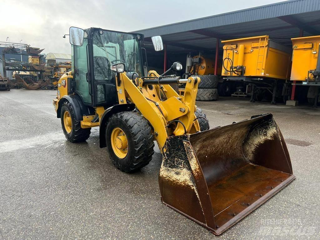 CAT 906M 轮式装载机