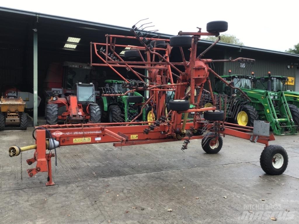 Kuhn GA 7301 犁耙和摊草机