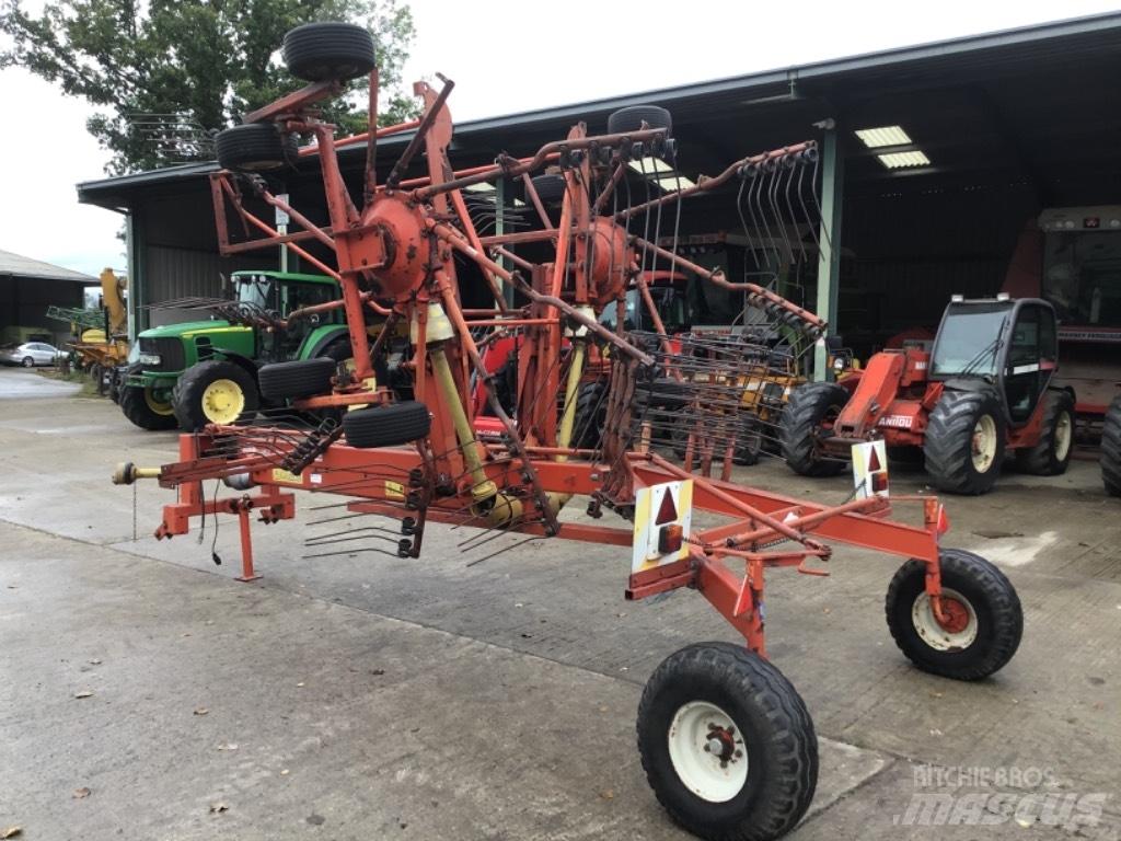 Kuhn GA 7301 犁耙和摊草机