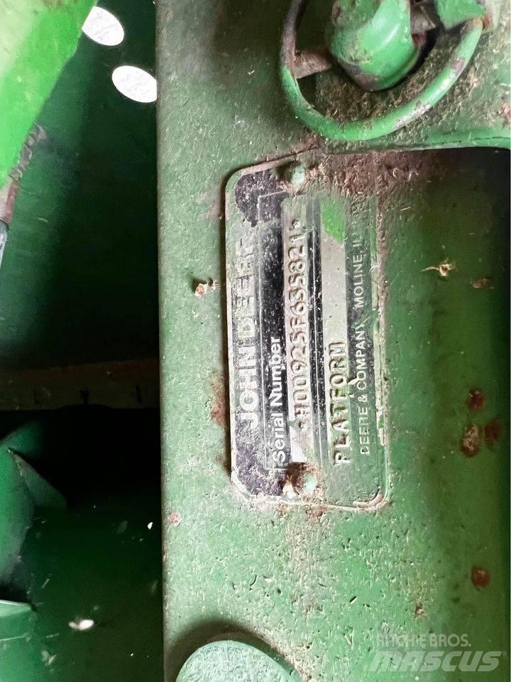 John Deere 925 联合收割机头