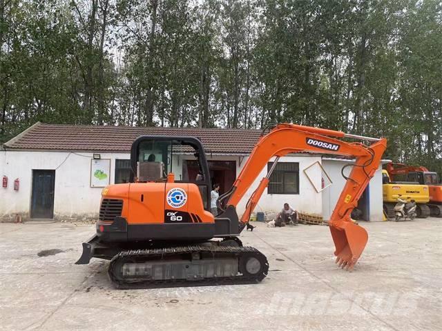 Doosan DX60 履带挖掘机