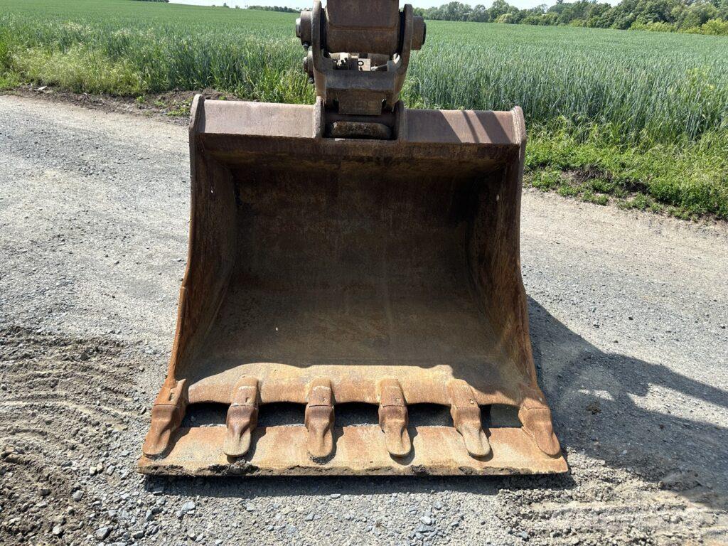 Volvo EC220EL 履带挖掘机