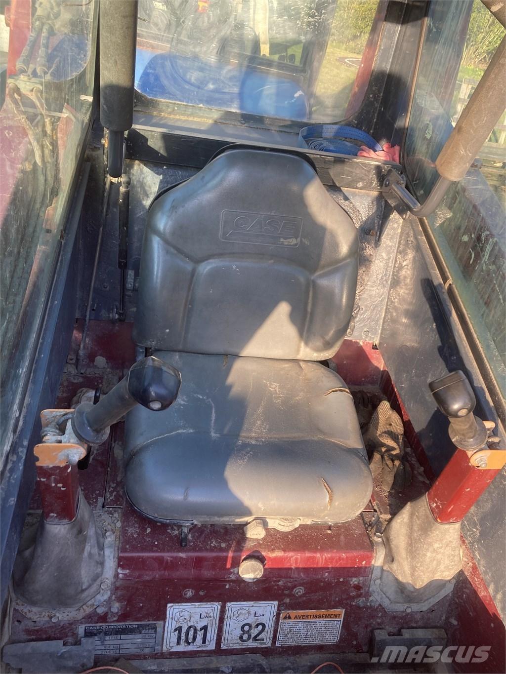 CASE 1840 滑移装载机